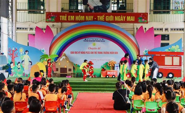 Trường mầm non Thanh Quang phối hợp tổ chức chuyên đề “Giáo dục kỹ năng phòng cháy chữa cháy cho trẻ trong trường mầm non”