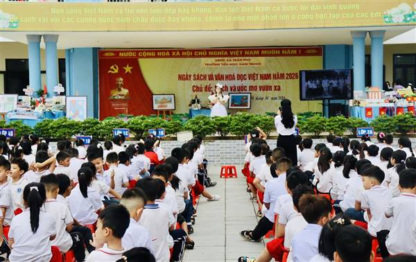 Trường Tiểu học Nam Trung rộn ràng Ngày Sách văn hóa đọc năm 2026: "Sách và ước mơ vươn xa"
