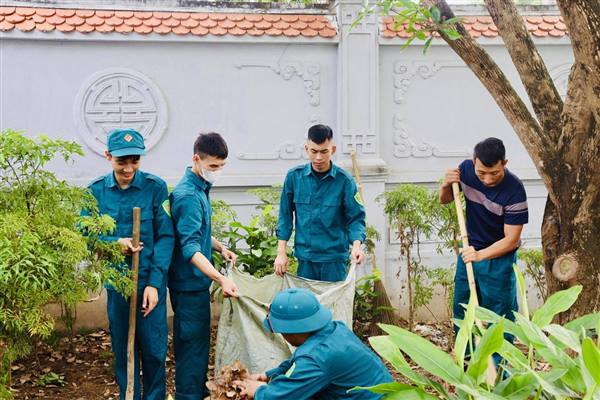 Xã Trần Phú: Sôi nổi các hoạt động ra quân vệ sinh môi trường và treo cờ Tổ quốc chào mừng các ngày lễ lớn