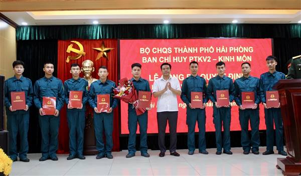 Thành lập đơn vị dân quân thường trực cho xã Trần Phú