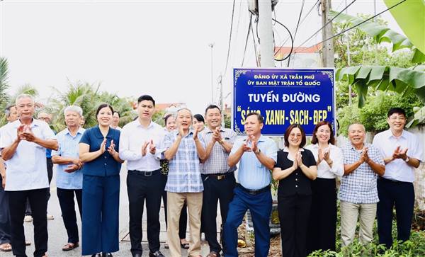 Xã Trần Phú ra mắt mô hình điểm tuyến đường thôn Bịch Tây “Sáng – Xanh – Sạch – Đẹp"