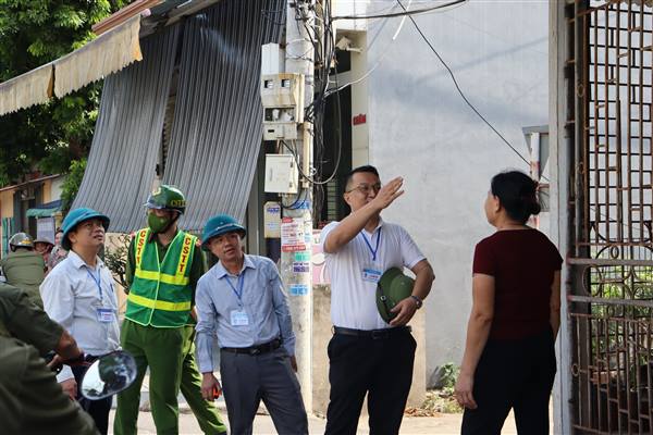Xã Trần Phú: Đồng loạt ra quân tuyên truyền lập lại trật tự hành lang an toàn giao thông