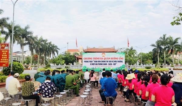 Xã Trần Phú đồng loạt ra quân hưởng ứng phong trào "Toàn dân chung tay bảo vệ môi trường vì một Hải phòng xanh - sạch - đẹp"
