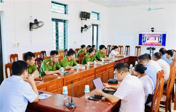Xã Trần Phú ra quân hưởng ứng “Chiến dịch mùa hè số cùng VNeID”, đồng hành cùng Nhân dân thực hiện Đề án 06