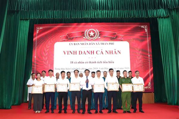 Xã Trần Phú: Tổng kết thực hiện các Luật về quốc phòng, an ninh và biểu dương 26 tập thể, cá nhân xuất sắc