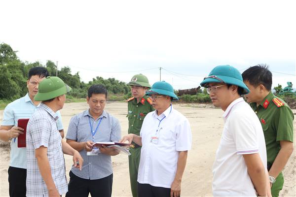 Xã Trần Phú kiểm tra, rà soát toàn diện việc chấp hành pháp luật tại các cơ sở hoạt động bến bãi trên địa bàn mùa mưa bão 
