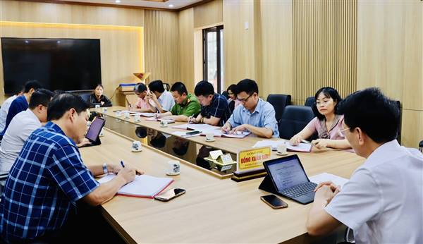 Đồng chí Bí thư Đảng ủy, Chủ tịch HĐND xã Trần Phú tiếp công dân định kỳ