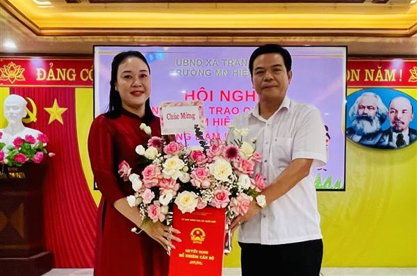 Công bố và trao Quyết định bổ nhiệm Hiệu trưởng Trường Mầm non Hiệp Cát, xã Trần Phú
