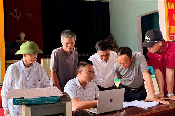 Xã Trần Phú công khai và gửi phương án giải phóng mặt bằng Dự án đường sắt tốc độ cao đến các hộ dân thôn Cát Dương và Kim Khê