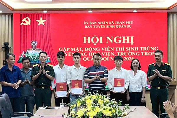 Gặp mặt, động viên thí sinh trúng tuyển vào học viện, nhà trường trong quân đội năm 2026