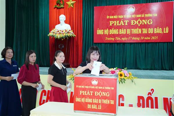 Xã Trường Tân tổ chức hội nghị phát động ủng hộ đồng bào bị thiệt hại do bão, lũ gây ra 