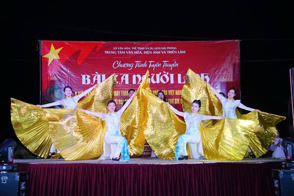 XÃ TRƯỜNG TÂN TỔ CHỨC ĐÊM VĂN NGHỆ CHÀO MỪNG CÁC NGÀY LỄ LỚN CỦA ĐẤT NƯỚC.