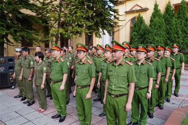 CÔNG AN XÃ TRƯỜNG TÂN TỔ CHỨC LỄ RA QUÂN TẤN CÔNG, TRẤN ÁP TỘI PHẠM, BẢO ĐẢM AN NINH TRẬT TỰ
