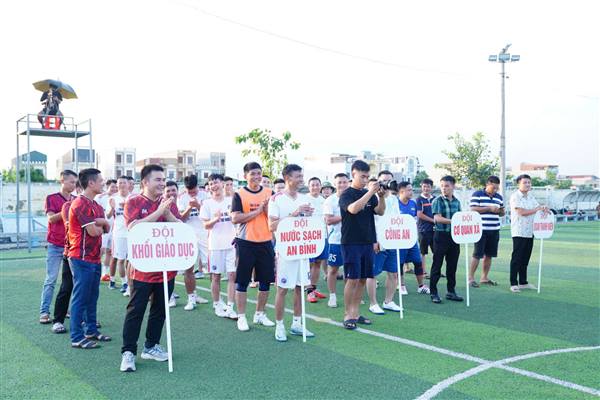 XÃ TRƯỜNG TÂN TỔ CHỨC TRẬN CHUNG KẾT VÀ LỄ BẾ MẠC GIẢI BÓNG ĐÁ CNVC, NLĐ NĂM 2025
