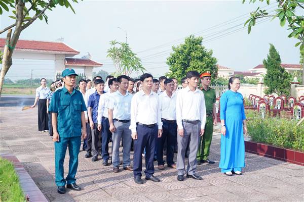 XÃ TRƯỜNG TÂN TỔ CHỨC LỄ VIẾNG NGHĨA TRANG LIỆT SĨ NHÂN KỶ NIỆM 80 NĂM CÁCH MẠNG THÁNG TÁM VÀ QUỐC KHÁNH 2/9