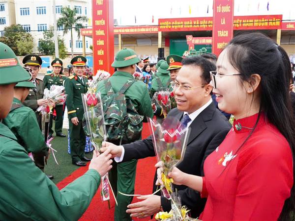 52 tân binh xã Trường Tân lên đường nhập ngũ