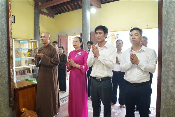 Lãnh đạo xã Trường Tân thăm, chúc mừng các cơ sở Phật giáo nhân dịp Đại lễ Phật đản năm 2026.