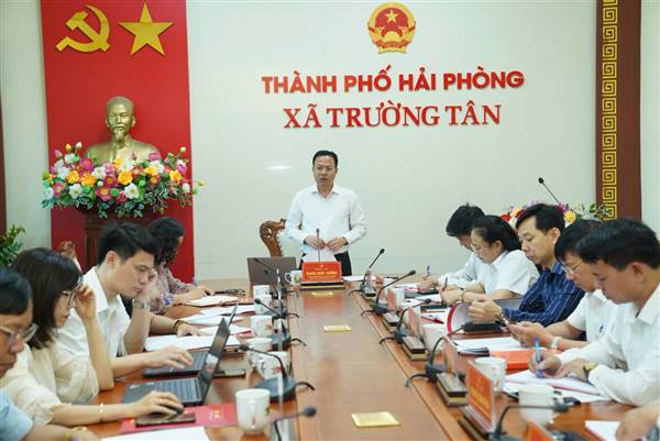 Đồng chí Hoàng Quốc Thưởng kiểm tra, làm việc với xã Trường Tân