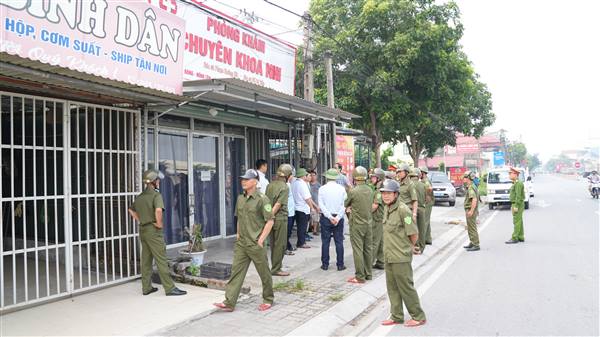 Xã Trường Tân tiếp tục tăng cường tuyên truyền, xử lý vi phạm hành lang an toàn giao thông.
