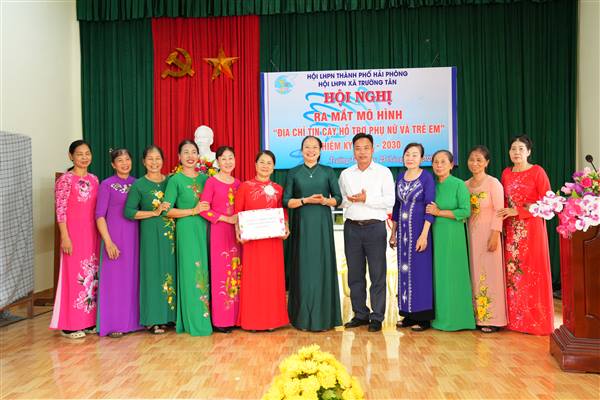 Hội Liên hiệp Phụ nữ xã Trường Tân ra mắt mô hình “Địa chỉ tin cậy hỗ trợ phụ nữ và trẻ em”