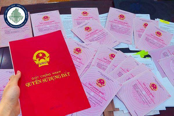 THÔNG BÁO
Về việc công khai danh sách kết quả kiểm tra hồ sơ đăng ký, cấp Giấy
chứng nhận quyền sử dụng đất, quyền sở hữu tài sản gắn liền với đấ