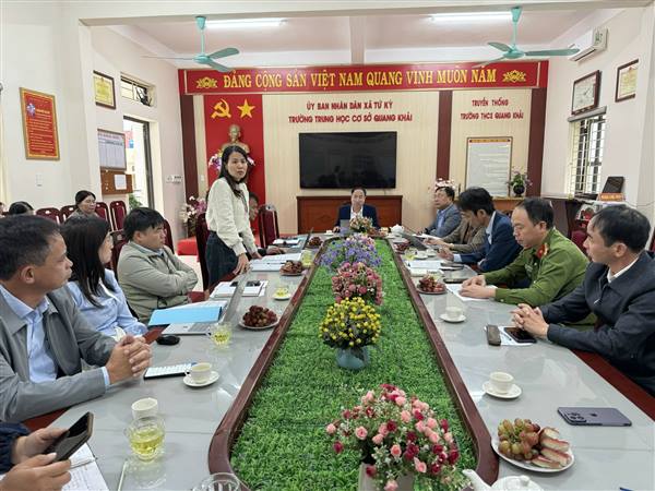 UBND xã Tứ Kỳ làm việc với Trường THCS Quang Khải