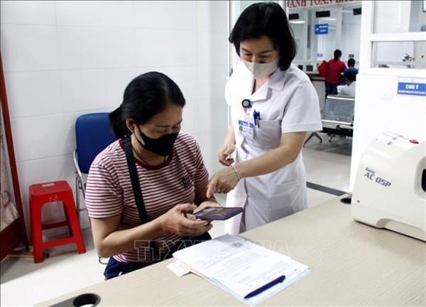 Tăng cường tuyên truyền cài đặt và kích hoạt sổ sức khỏe điện tử trên ứng dụng VneID