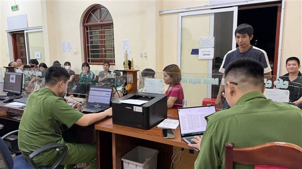 Công an xã Tứ Kỳ nỗ lực cao điểm cấp Căn cước, định danh điện tử cho trẻ từ 6 đến dưới 14 tuổi 