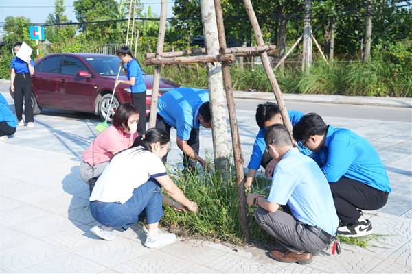 Đồng loạt ra quân làm sạch môi trường, hướng tới mùa lễ hội văn minh