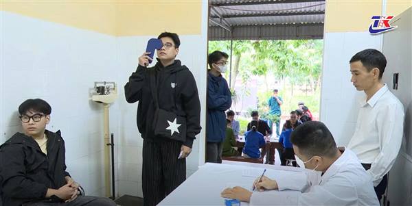Tứ Kỳ tổng kết công tác tuyển quân năm 2026, khen thưởng nhiều tập thể, cá nhân tiêu biểu