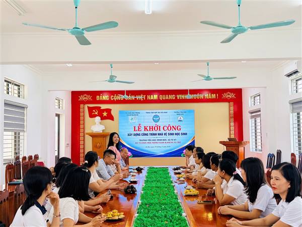 Khởi công xây dựng nhà vệ sinh học sinh Trường Tiểu học Minh Đức