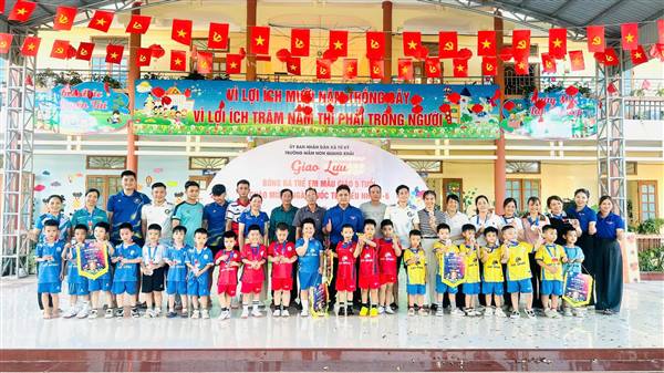 Trường Mầm non Quang Khải tổ chức giao lưu bóng đá lớp 5 tuổi chào mừng Ngày Quốc tế thiếu nhi 1/6