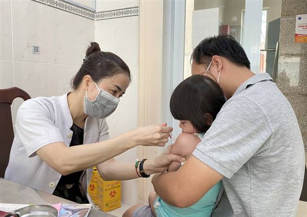 Tăng cường công tác tiêm chủng phòng bệnh cho trẻ em trên địa bàn