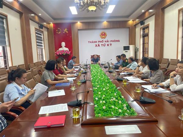 UBND xã họp triển khai kế hoạch cưỡng chế buộc thực hiện biện pháp khắc phục hậu quả đối với ông Đỗ Văn Hưng và bà Trịnh Thị Luận, trú tại thôn La Tỉnh Bắc
