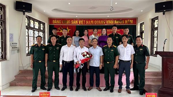 Ban Chỉ huy Quân sự xã Tứ Kỳ và Trường THCS Phan Bội Châu tổ chức Lễ kết nghĩa quân dân