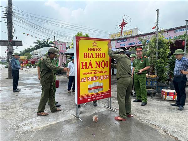 Tứ Kỳ ra quân giải tỏa vi phạm hành lang an toàn giao thông, xây dựng diện mạo nông thôn văn minh