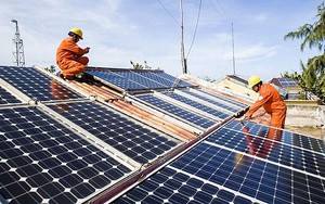 Tứ Kỳ triển khai các giải pháp tiết kiệm điện và phát triển điện mặt trời mái nhà