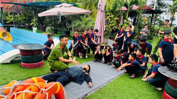 TĂNG CƯỜNG TUYÊN TRUYỀN, HUẤN LUYỆN KỸ NĂNG PHÒNG CHỐNG ĐUỐI NƯỚC CHO TRẺ EM DỊP HÈ NĂM 2026 TẠI XÃ TỨ KỲ