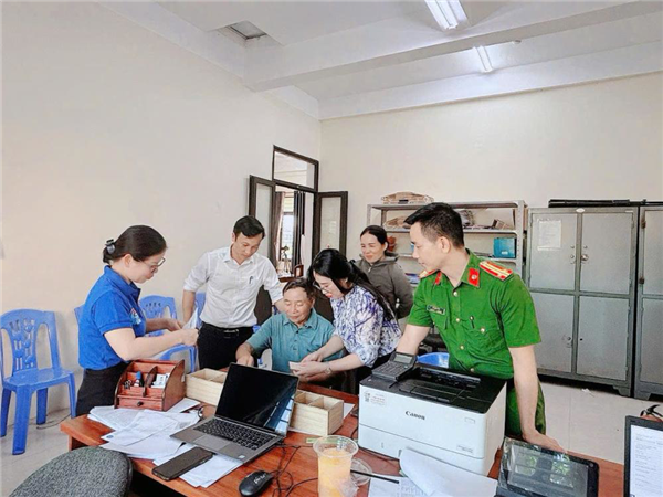 Tứ Kỳ triển khai 4 thủ tục hành chính của Đảng trên môi trường điện tử