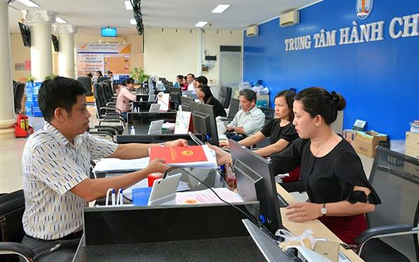 UBND xã Tứ Kỳ công khai các thủ tục hành chính mới, sửa đổi, bổ sung và bãi bỏ thuộc lĩnh vực xây dựng, tài chính, khoa học và công nghệ