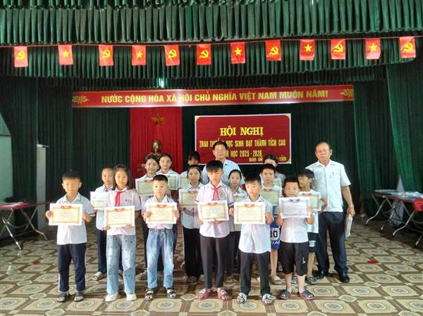 Thôn Minh Hải trao thưởng cho 275 học sinh có thành tích xuất sắc
