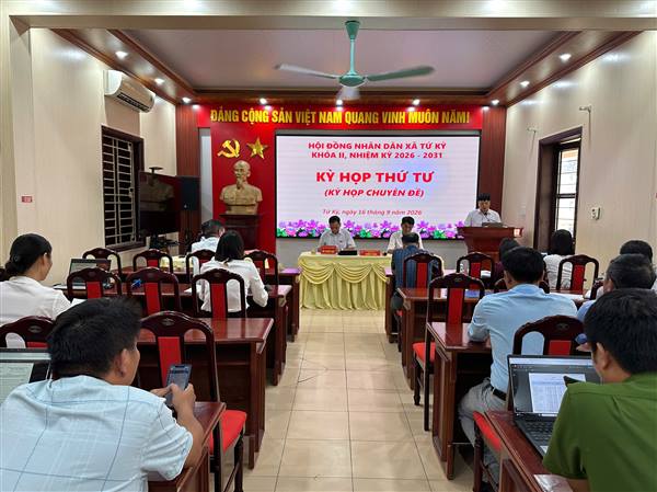 HĐND xã Tứ Kỳ xem xét điều chỉnh nhân lực giáo dục và người hoạt động không chuyên trách sau sắp xếp