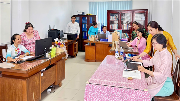 Đảng ủy xã Tứ Kỳ đưa việc học lý luận chính trị lên môi trường số