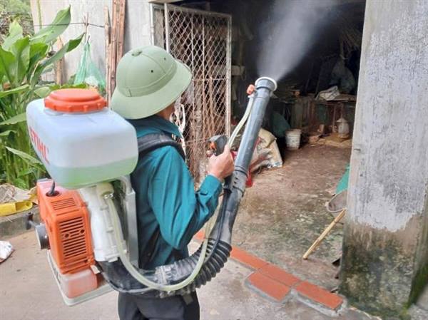 Tứ Kỳ tổng vệ sinh, tiêu độc, khử trùng và tiêm phòng đàn vật nuôi