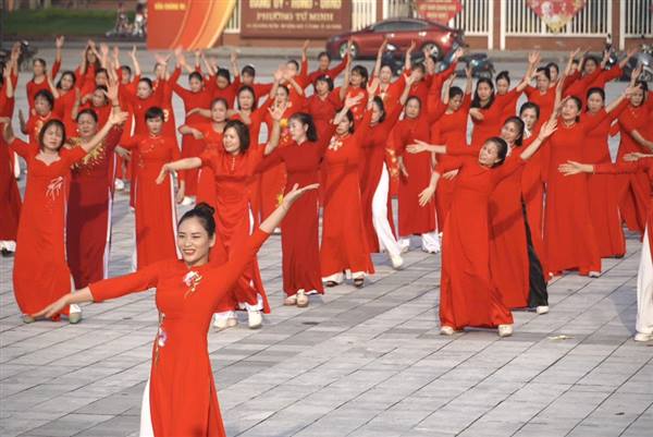 Sôi nổi Hội thi dân vũ phường Tứ Minh năm 2025 hướng tới kỷ niệm 95 năm ngày thành lập HLH phụ nữ Việt Nam 20/10
