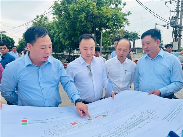 Đồng chí Phó chủ tịch UBND TP. Hải Phòng trực tiếp kiểm tra, tháo gỡ vướng mắc, đẩy nhanh tiến độ giải ngân vốn đầu tư công tại dự án cải tạo, mở rộng đường Vũ Công Đán, phường Tứ Minh và một số dự án trọng điểm của thành phố Hải Dương (cũ)