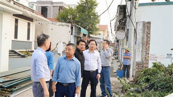 Chủ tịch UBND phường Tứ Minh chỉ đạo tăng tốc GPMB đường Vũ Công Đán sau khi hoàn tất bồi thường