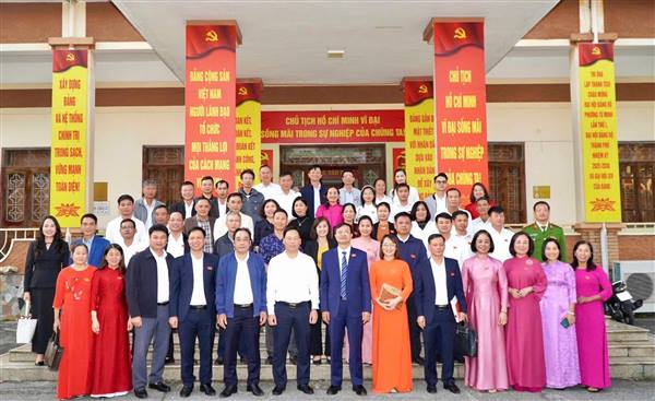 Quyết định: Ban hành Quy định chức năng, nhiệm vụ, quyền hạn của Văn phòng Hội đồng nhân dân và Ủy ban nhân dân phường Tứ Minh