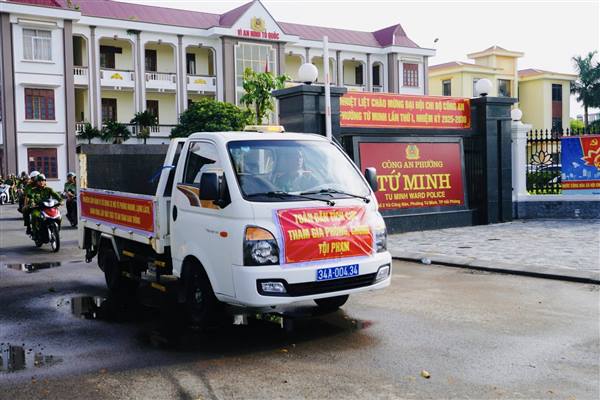 Công an phường Tứ Minh: Ra quân thực hiện cao điểm tấn công, trấn áp tội phạm, bảo đảm ANTT các ngày lễ lớn và Đại hội Đảng các cấp