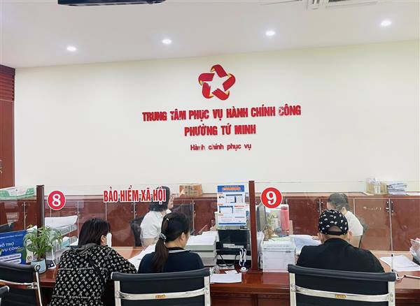 Trung tâm dịch vụ hành chính công phường Tứ Minh tiếp nhận và giải quyết trên 2.500 hồ sơ thuộc nhiều lĩnh vực